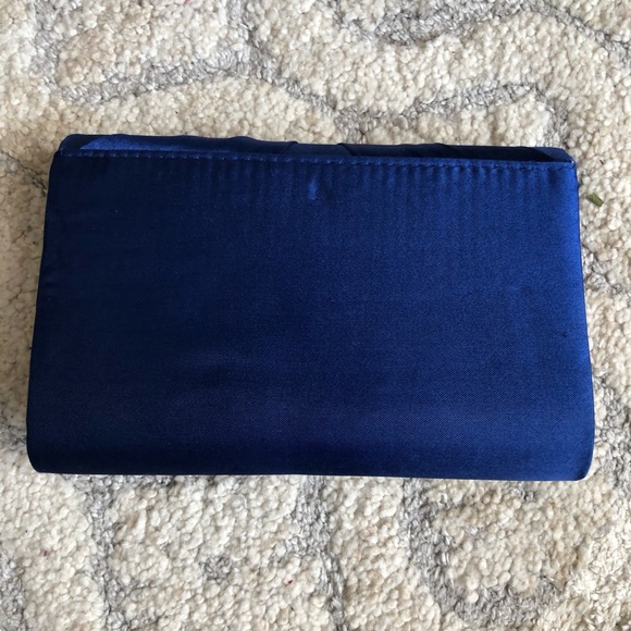 ๐๐Blue Satin Clutch PERFECT FOR GRAD - Picture 2 of 3
